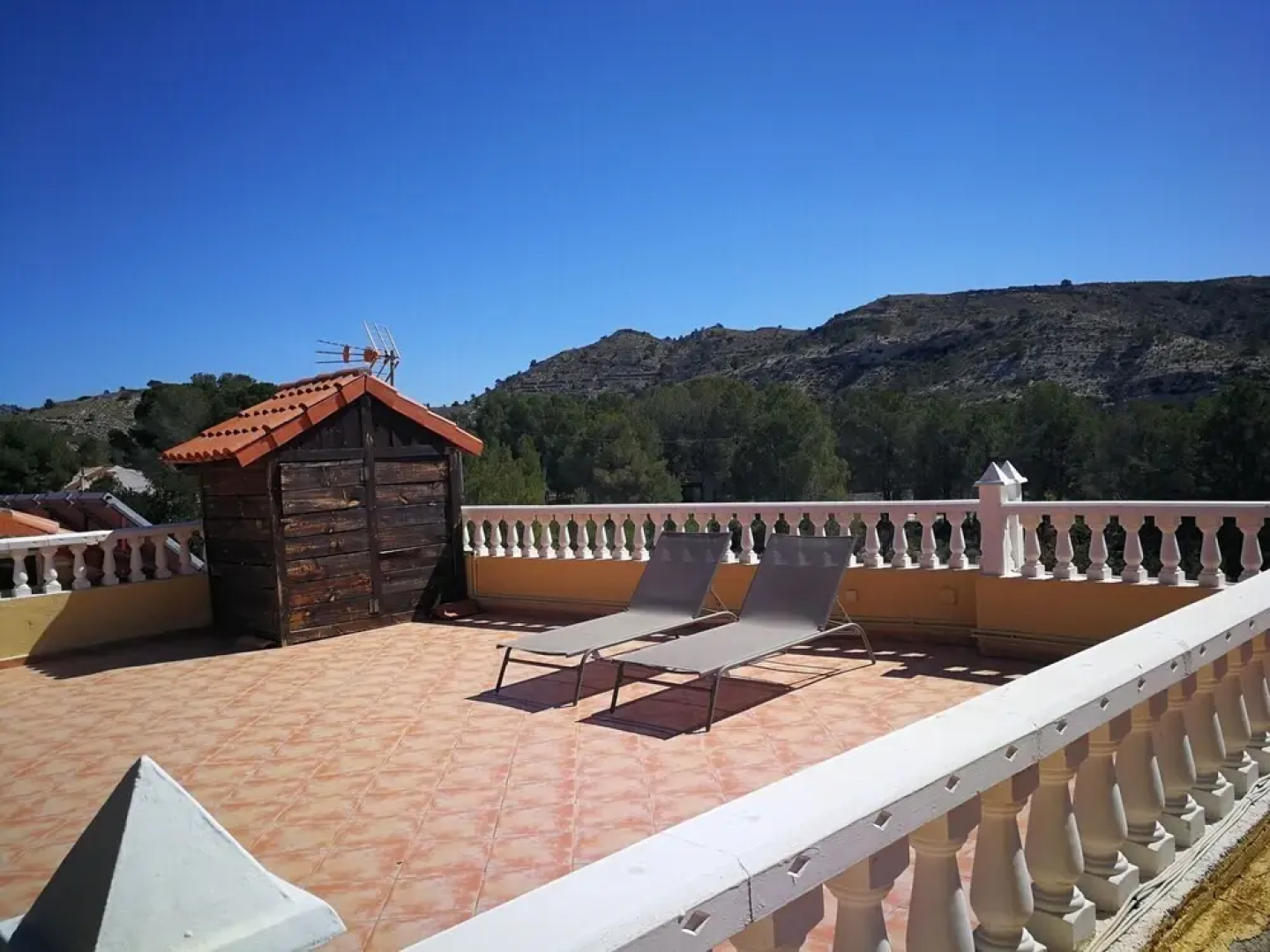 Lush Holiday Home in Aigües with Hot Tub
