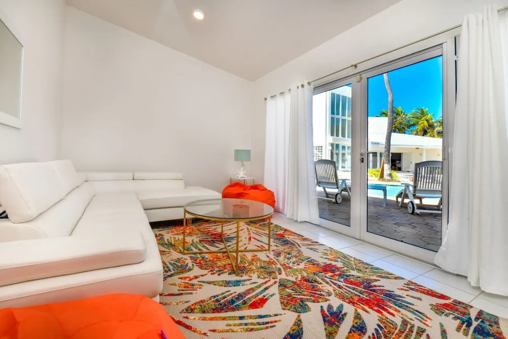 Ocean Front 7-bedroom 7-bath Sunset Views Malmok!