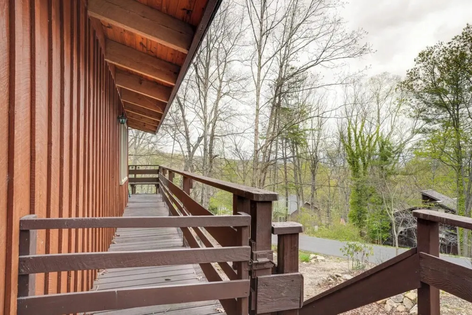 Treehouse-style Cabin, 1 Mi to Massanutten Resort