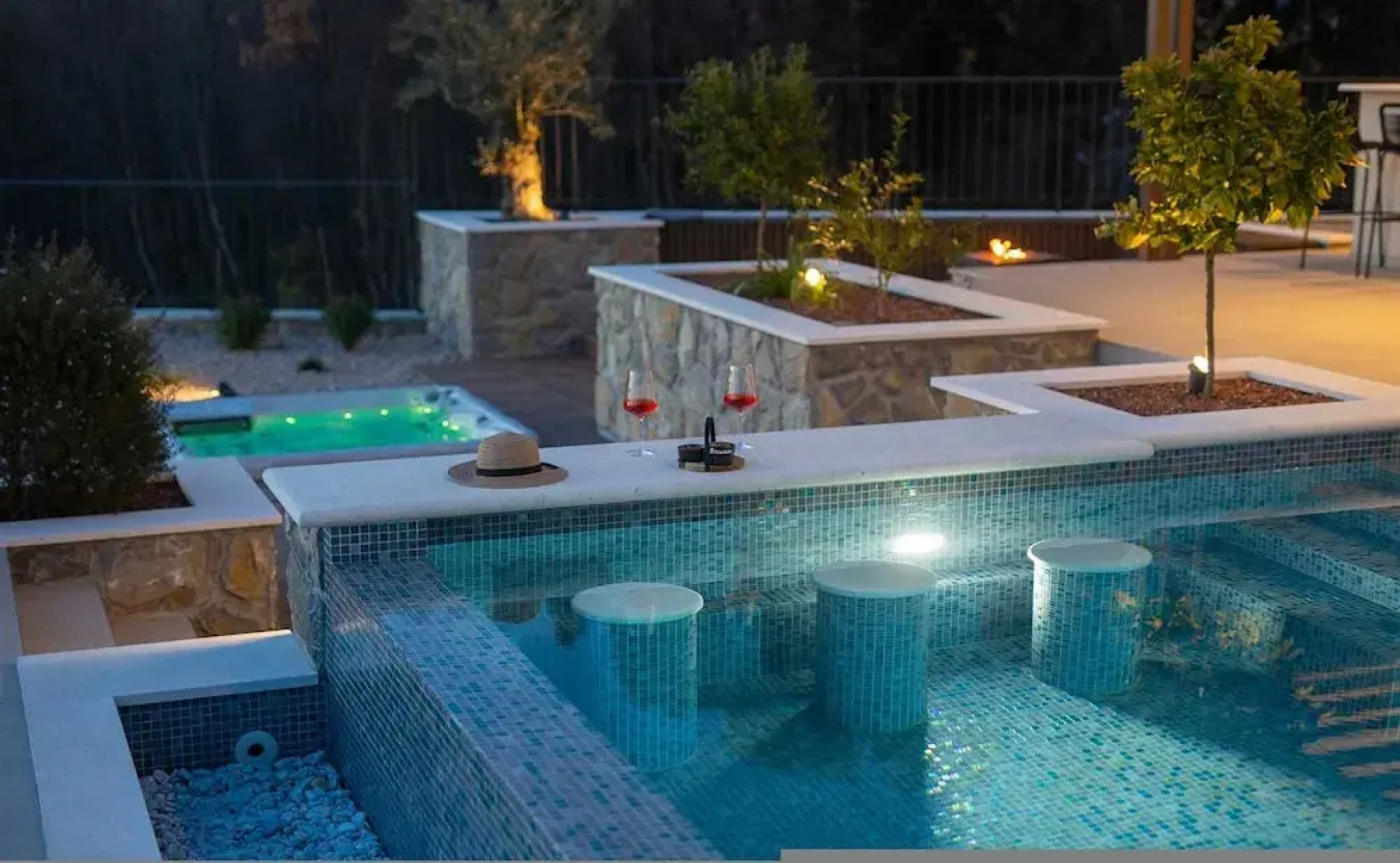 Villa Lady With Heated Pool Jacuzzi and Sauna