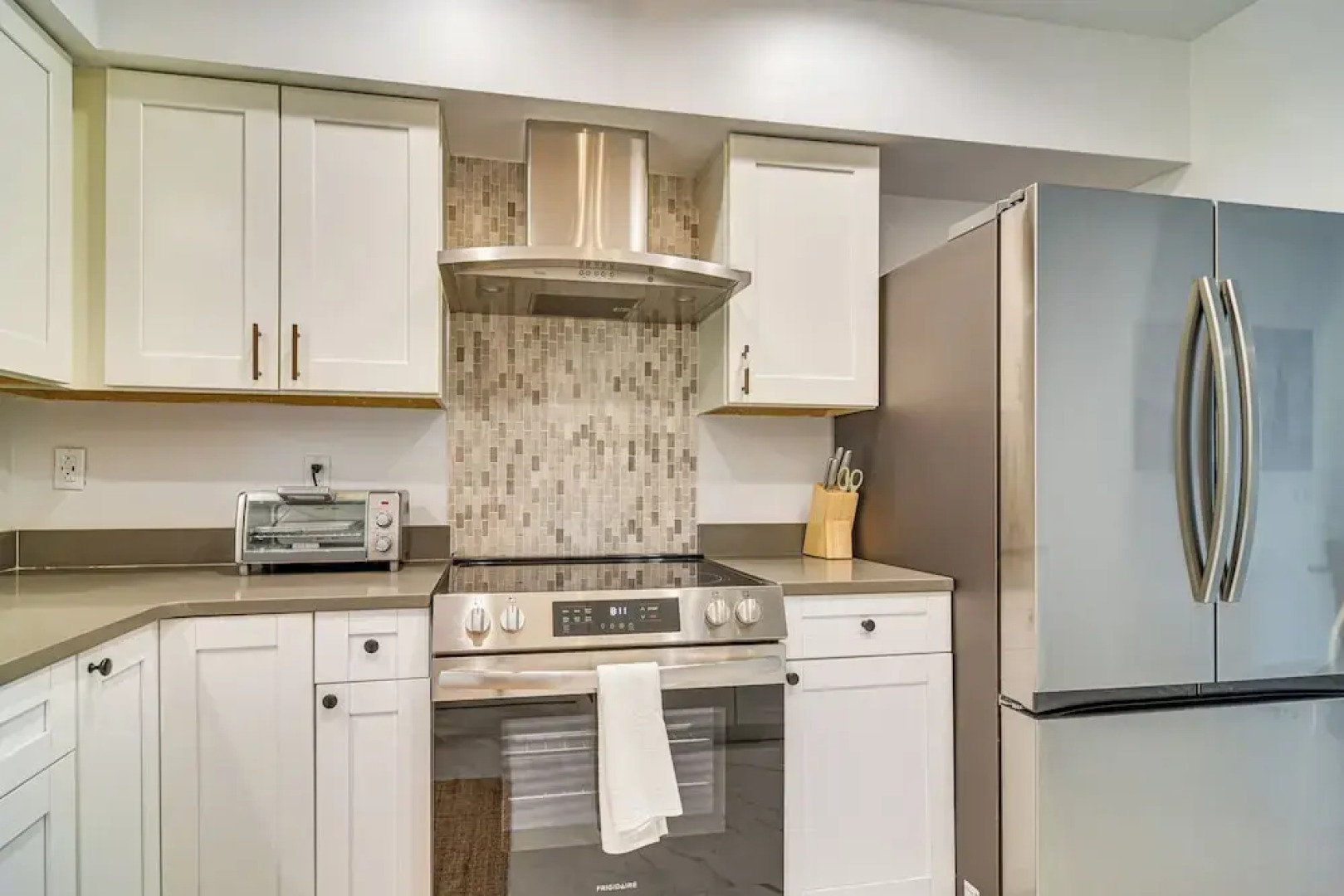 5 Mi to Beach: Tampa Retreat w/ Furnished Lanai!