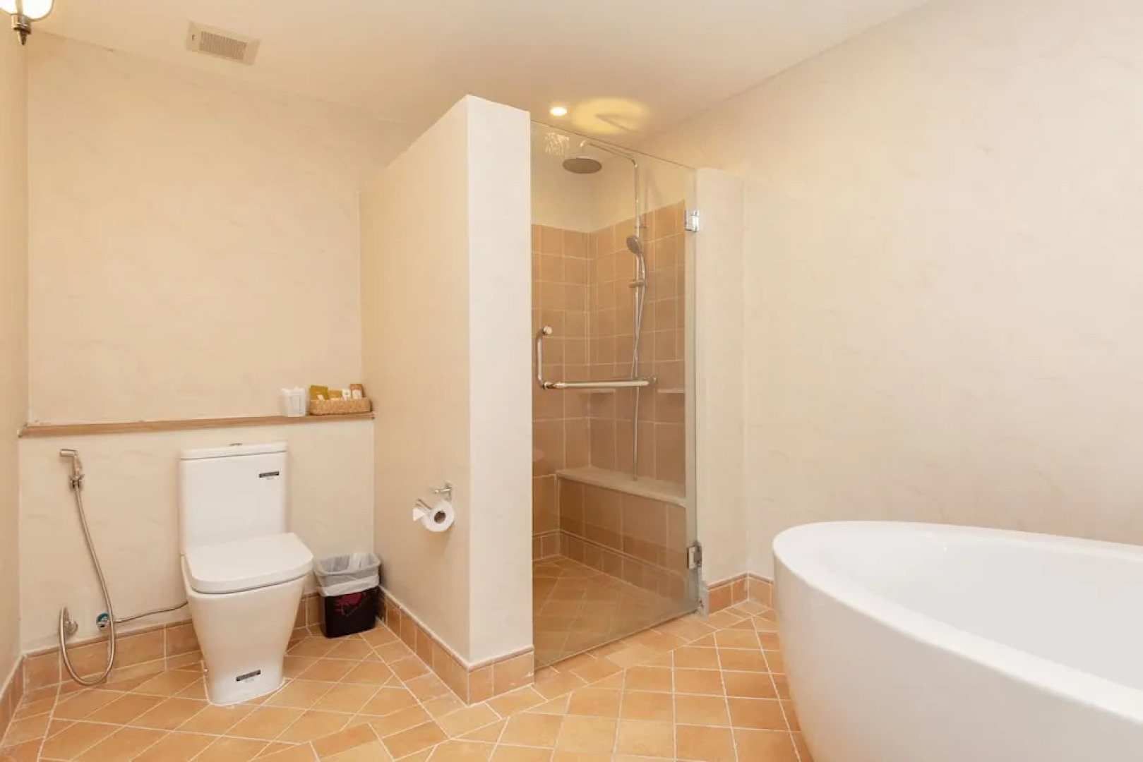 The Emerald Harbor Rayong by Favstay