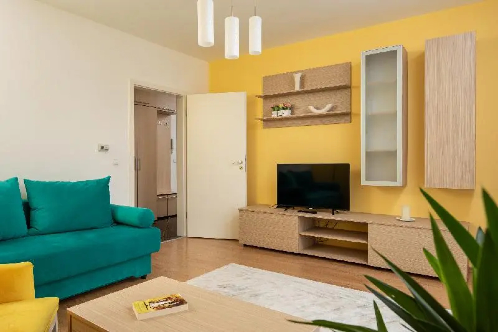 Brasov Holiday Apartments - COLORS