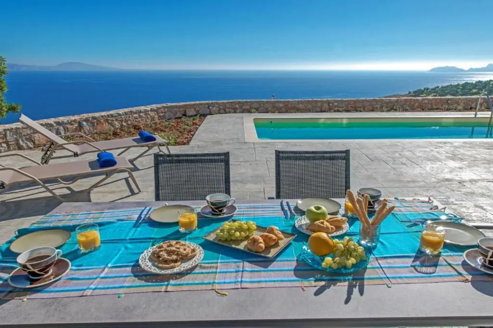 Tranquil sea view villa with private pool, just 2km from the beach!
