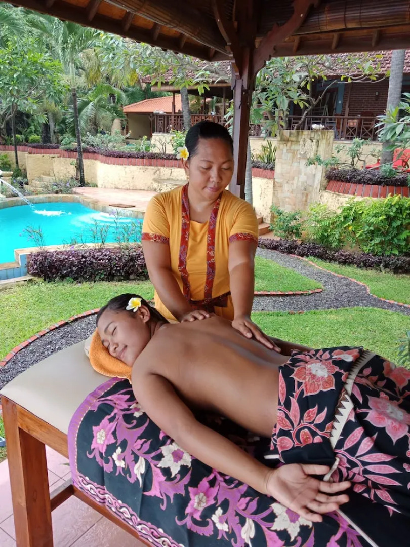 Teluk Indah Beach & Pool Villa