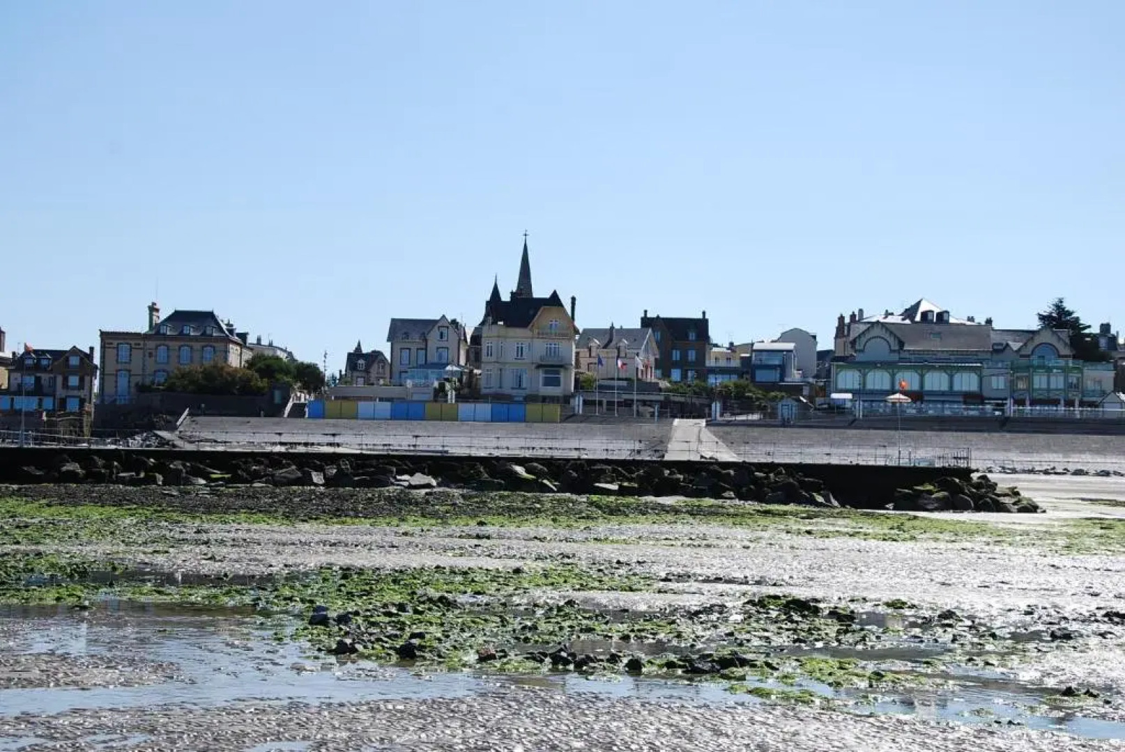 Tres Proche Granville Residence Midship