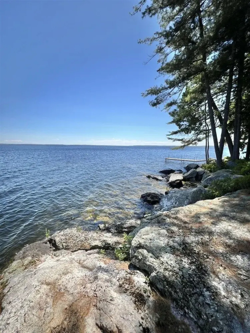 Placyd Pines Limit 8 4 Bedroom Cottage by RedAwning