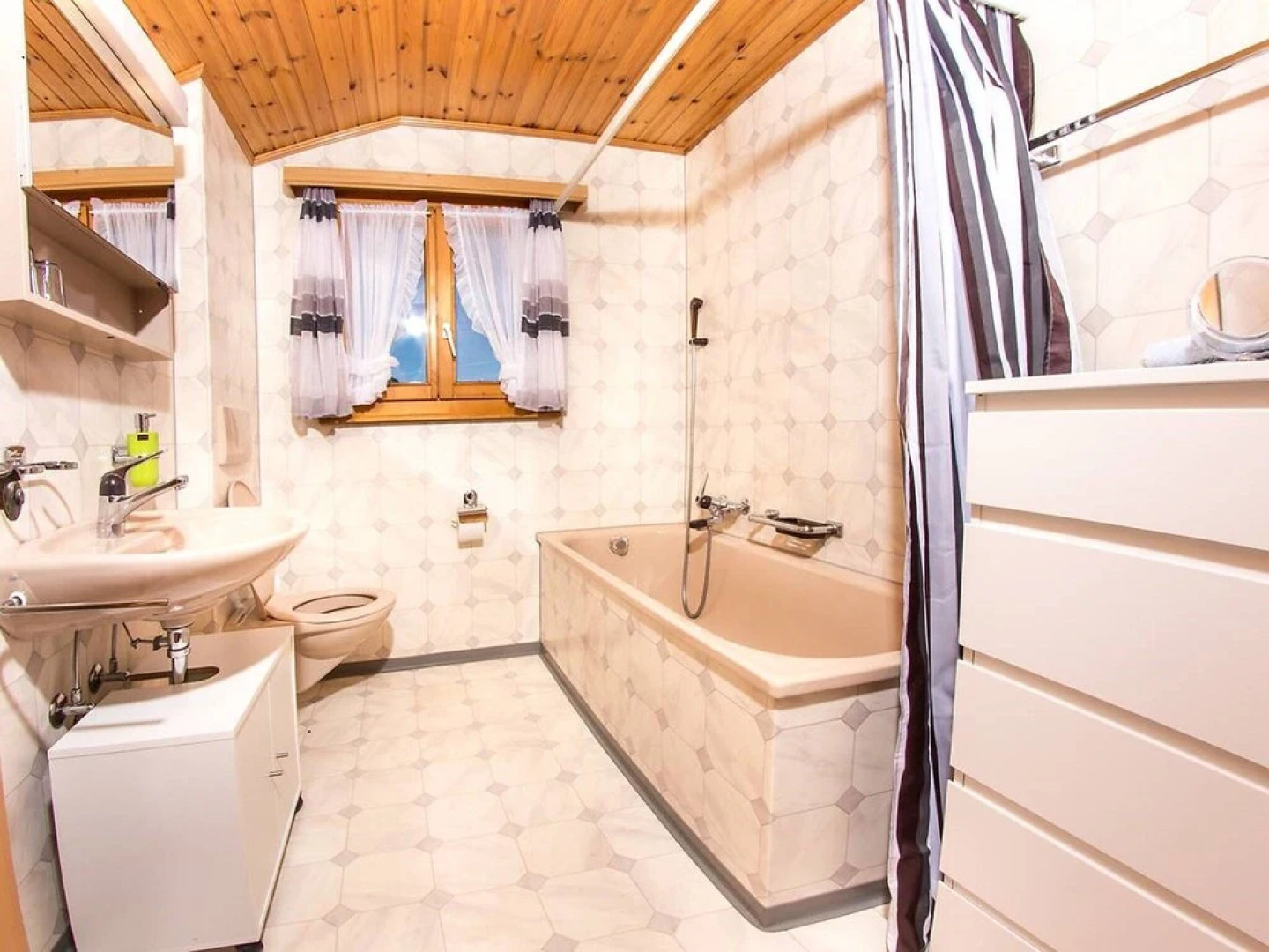 Kelly Gr Chen in Gr Chen