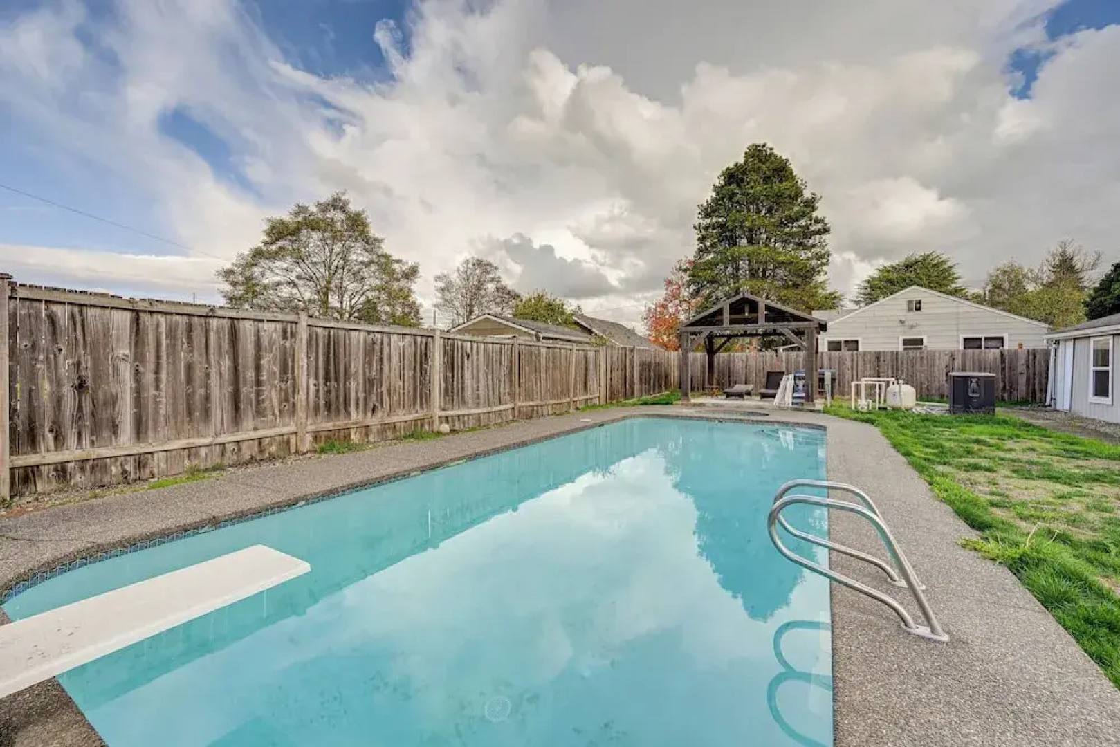 Cozy Tacoma Getaway w/ Grill & Hot Tub!