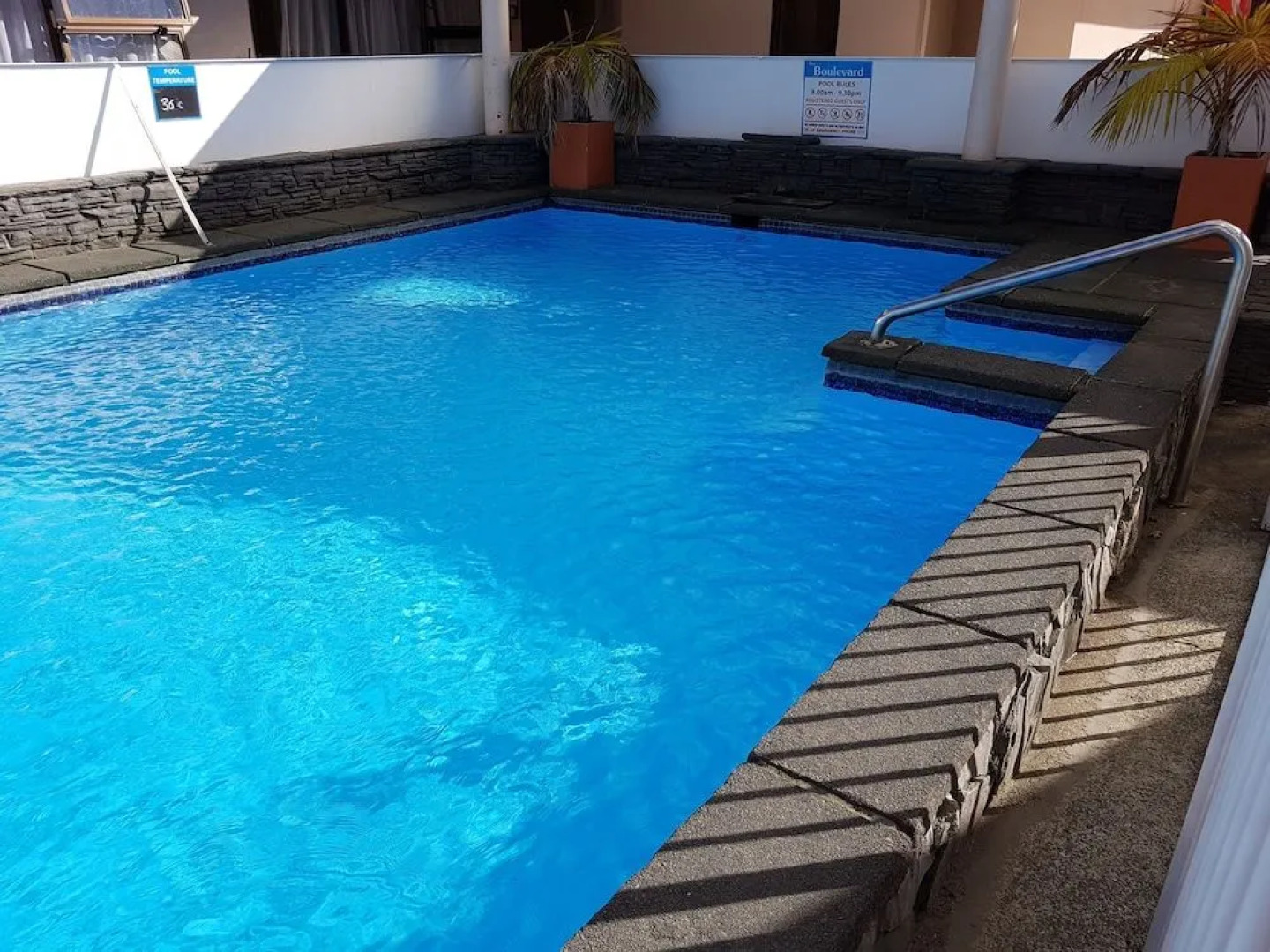 Boulevard Motel & Restaurant