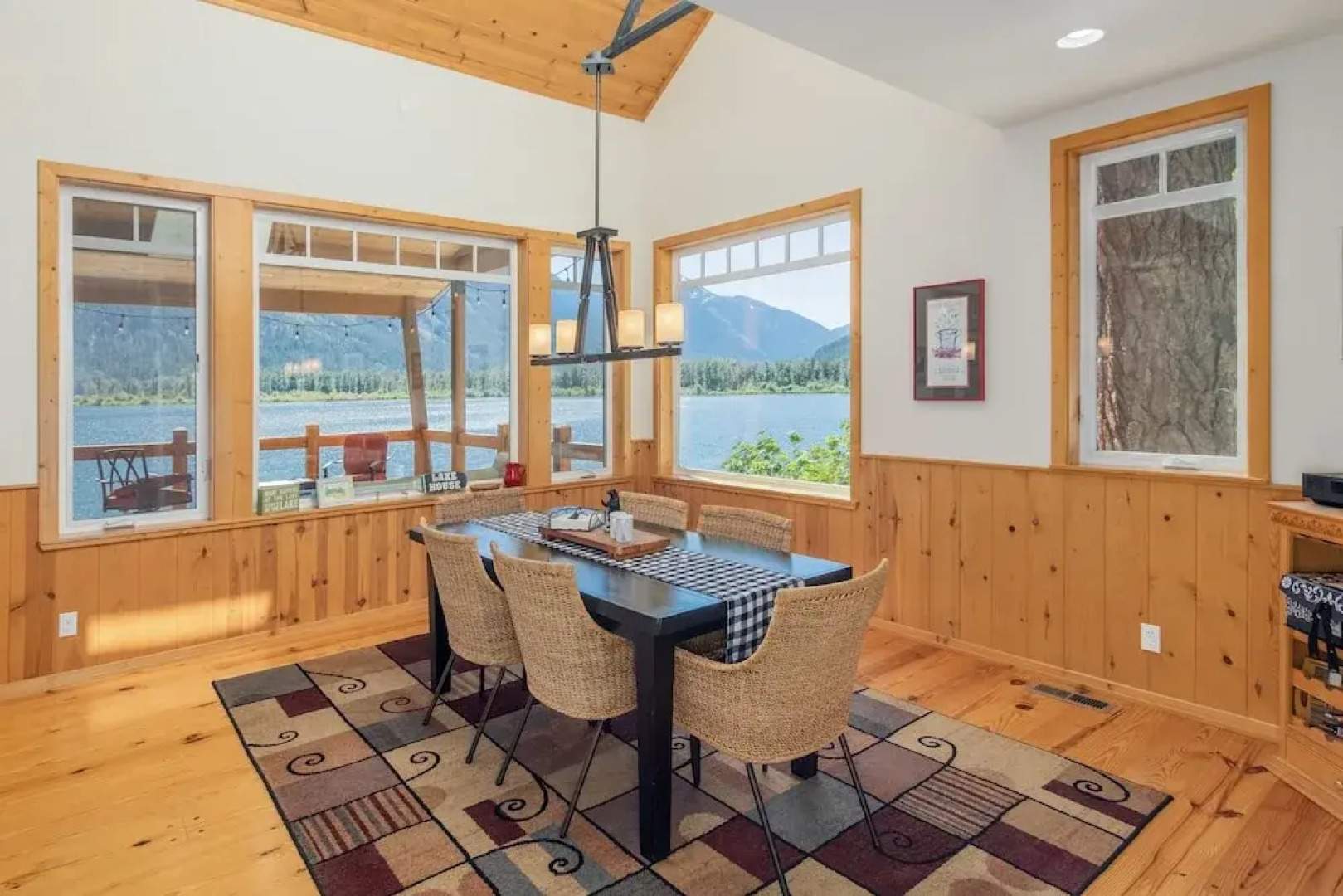 Lazy Bear Lodge 3 Bedroom Home by NW Comfy Cabins by RedAwning