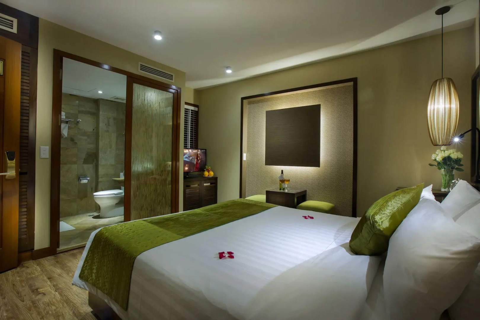 Oriental Suites Hotel & Spa