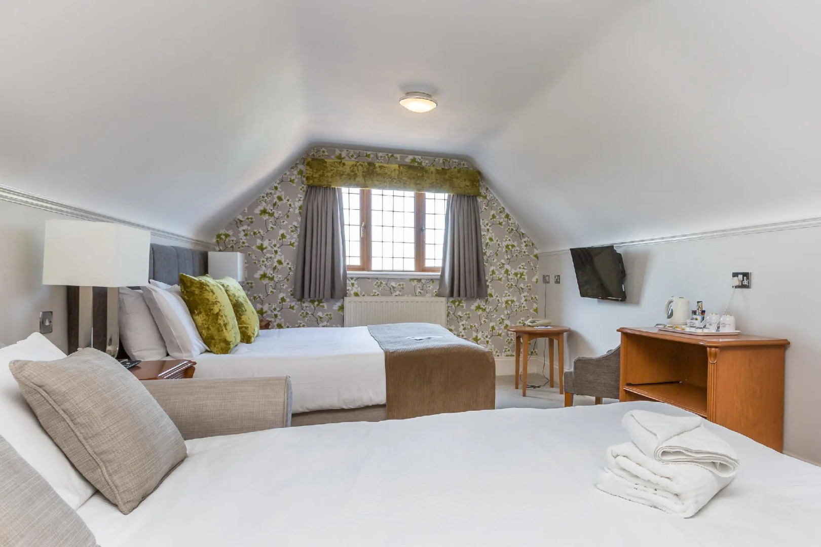 De Rougemont Manor Hotel & Suites