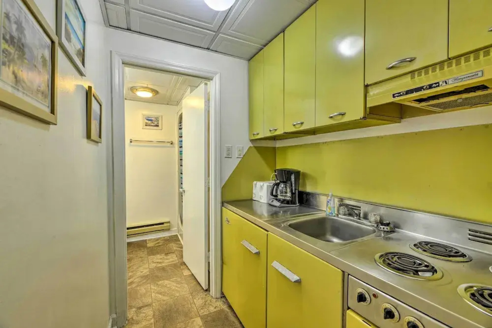 1 Ocean Fun:' Emerald Isle Apt, Steps to Beaches!