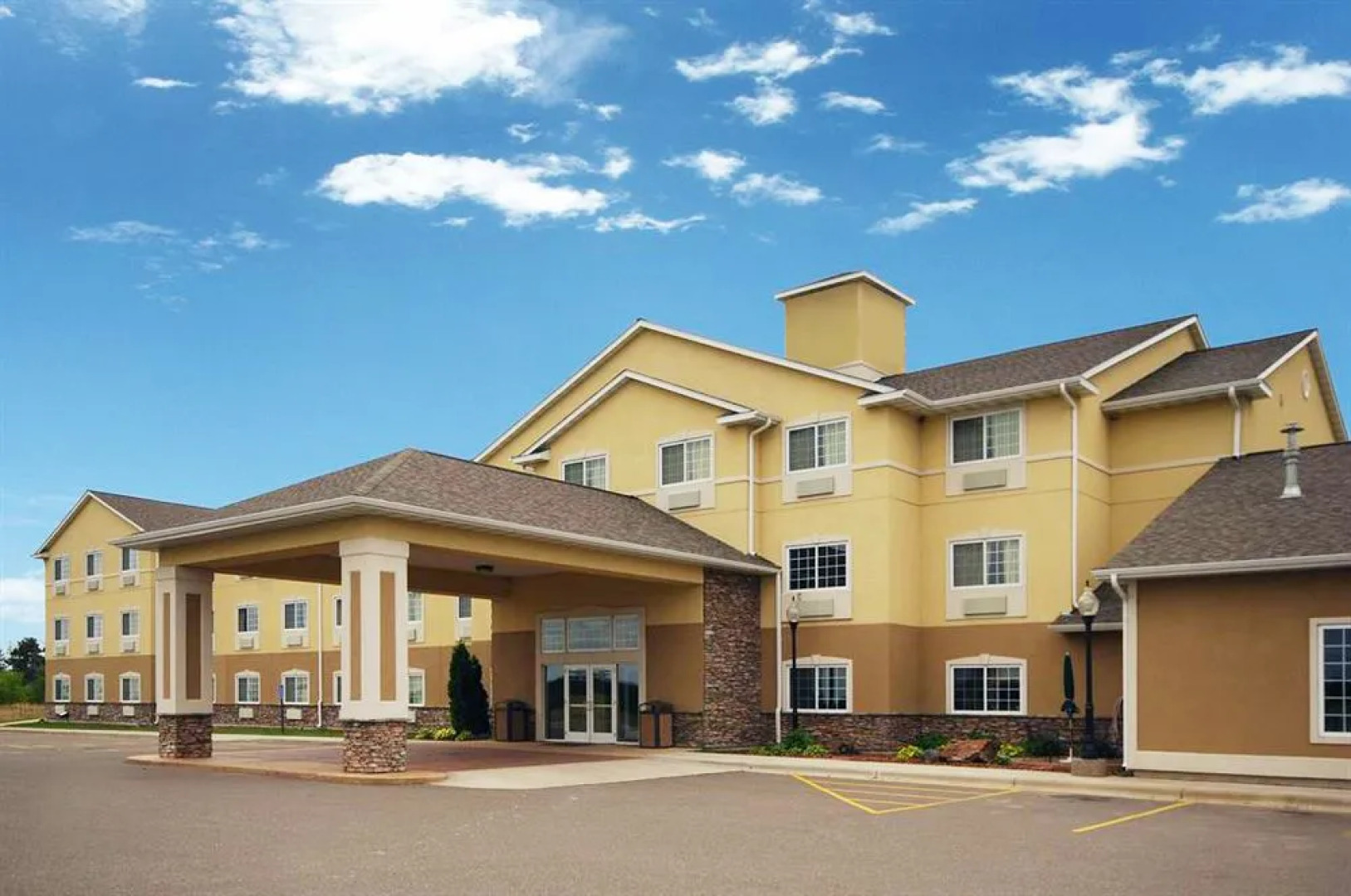 Crossings by GrandStay® – Becker / Big Lake