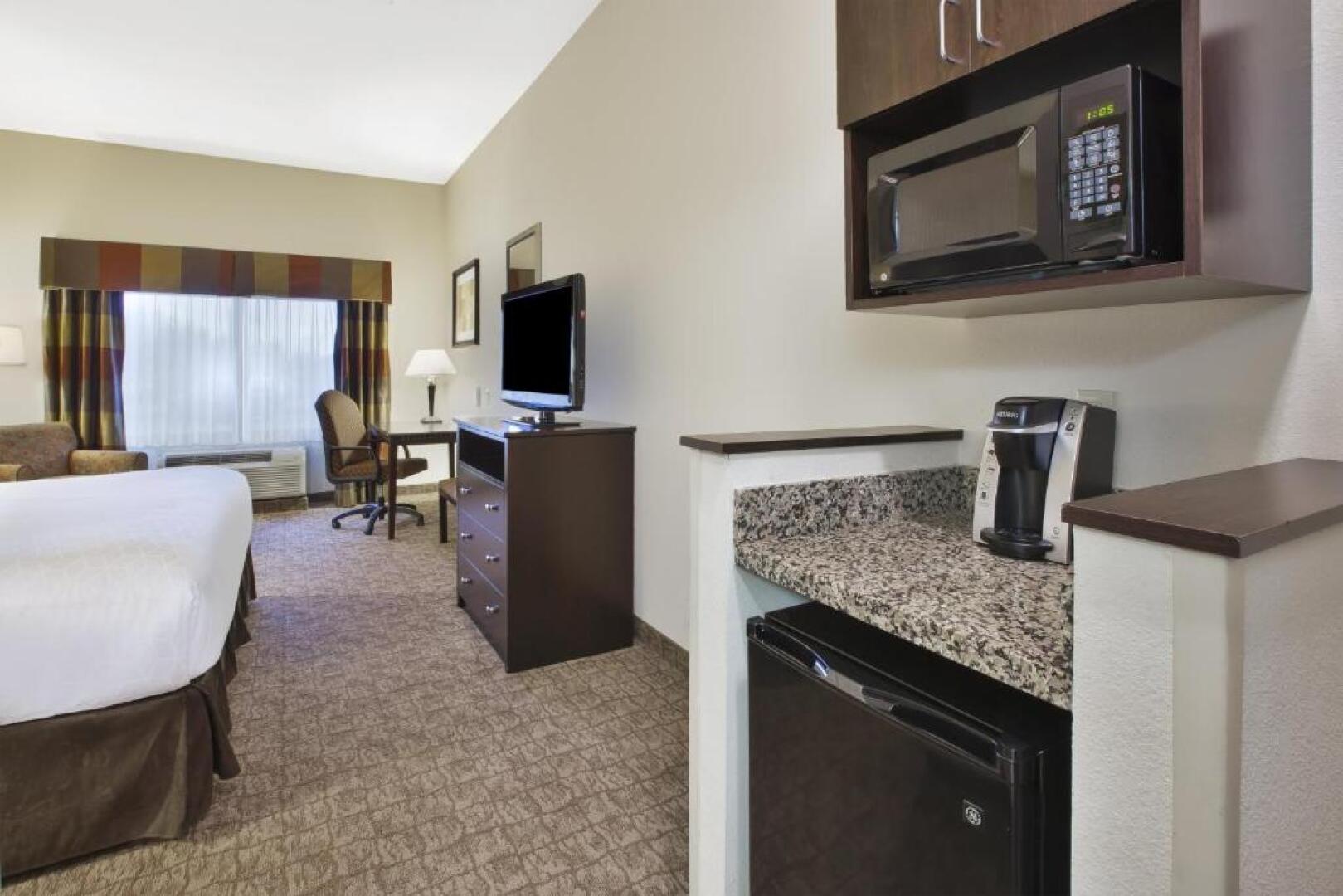 Holiday Inn Express & Suites Wheeling by IHG