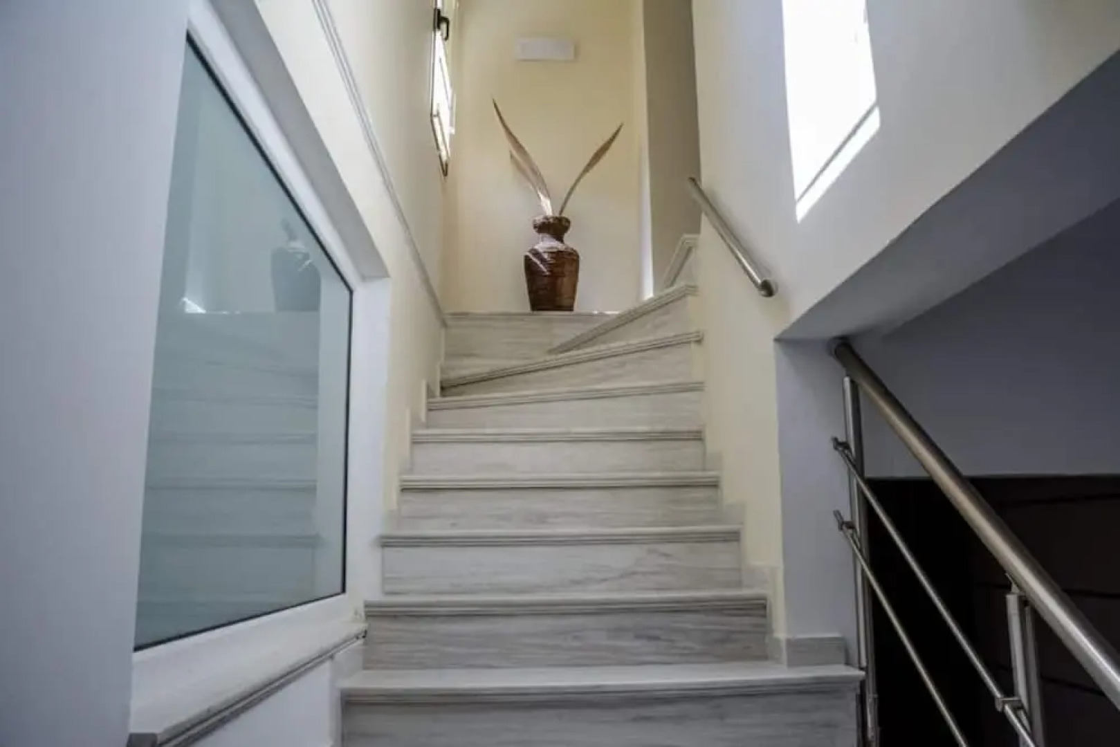 Green Luxury Villa Near The Sea