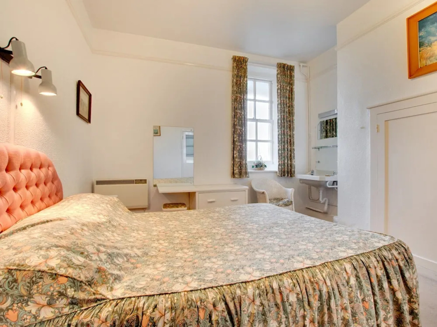 Modern Apartment in Tenby With Swimming Pool