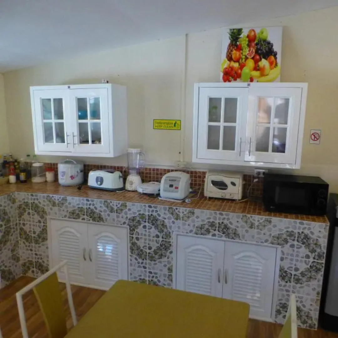 1 Double bedroom apartment with Pool and extensive Kitchen diningroom