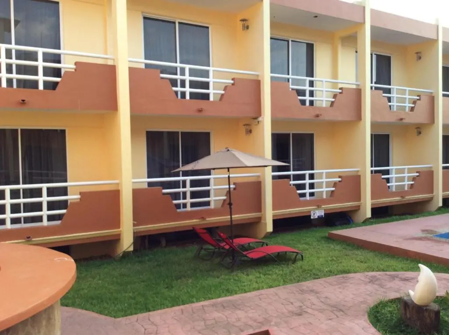 Hotel La Media Luna Inn