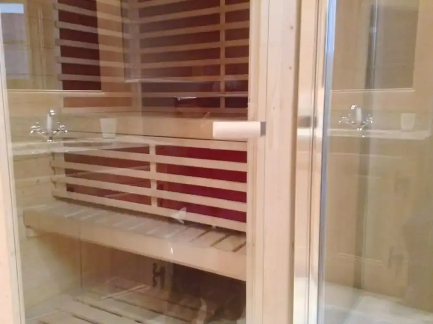 Lush Apartment With Sauna and hot tub