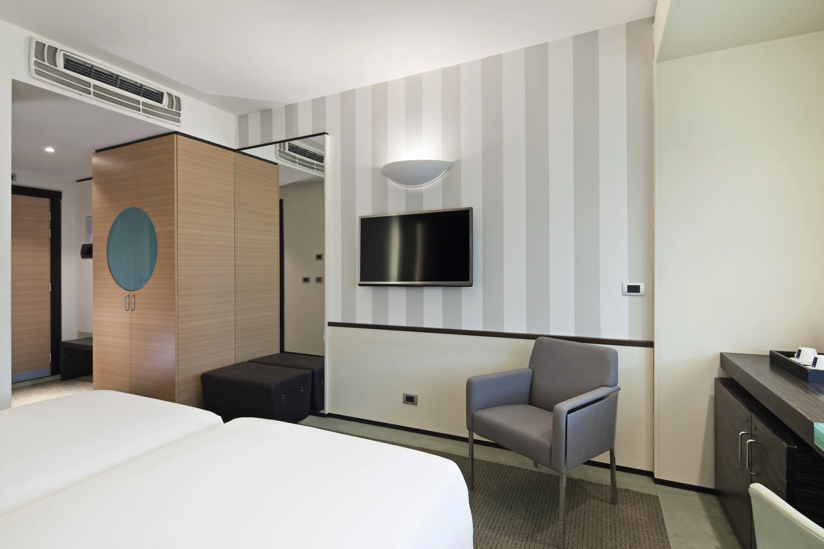 Отель NH Venezia Laguna Palace