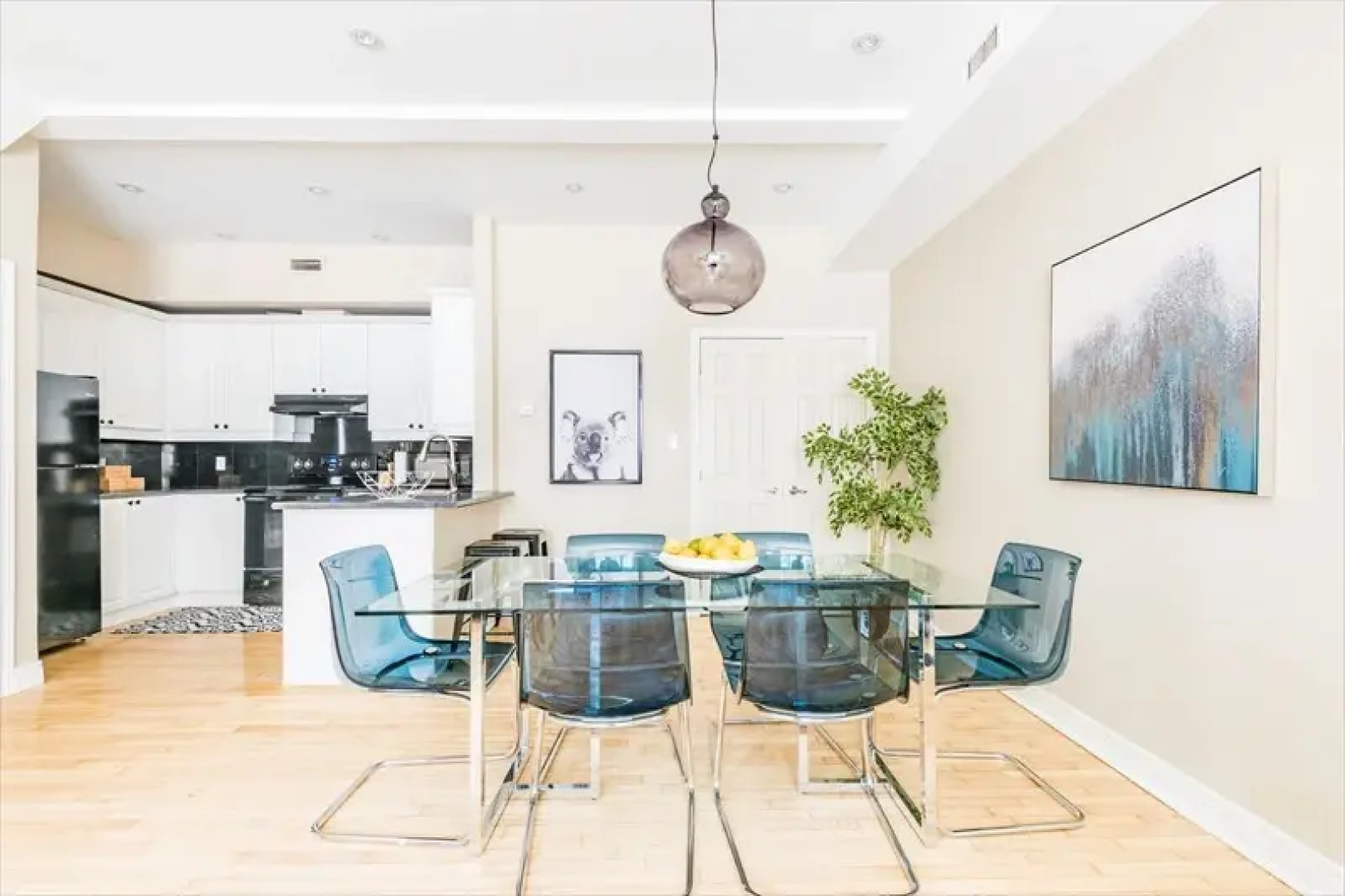 Bright 3BR in Church Yonge Corridor by Sonder