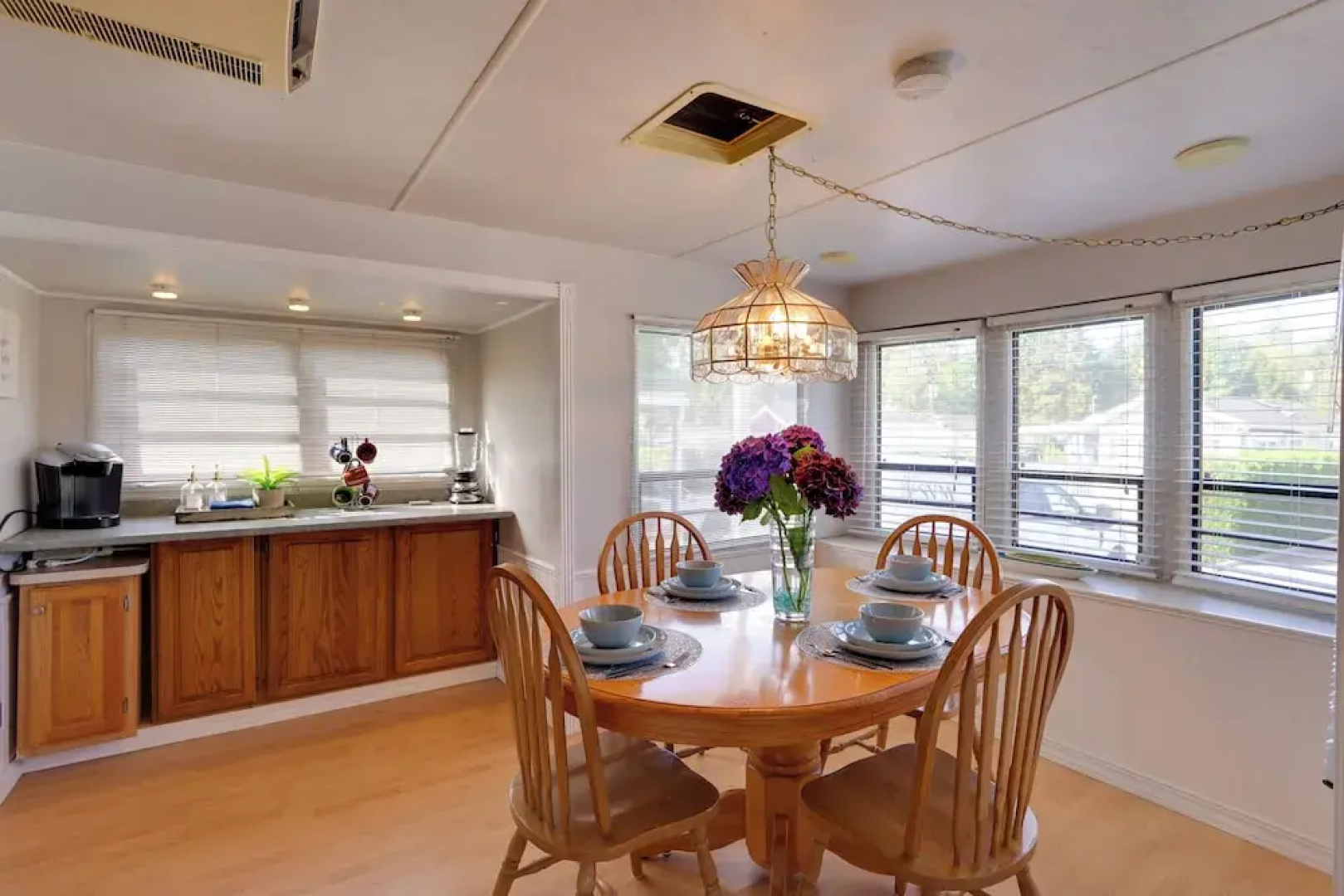 1 Mi to Birch Bay SP! Cozy Cabin w/ Pool Access