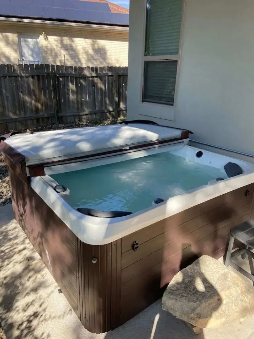 Upscale 5BR Home on Lake Travis/hottub/lake Views