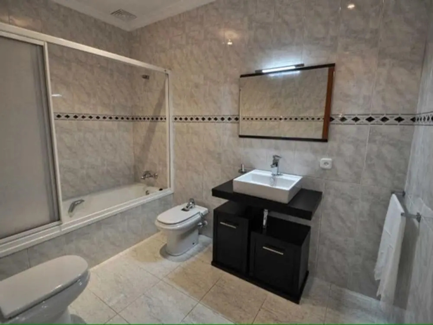 Llubi Pool and Views