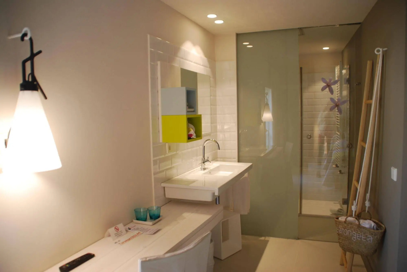 Tarongeta - Adults Only