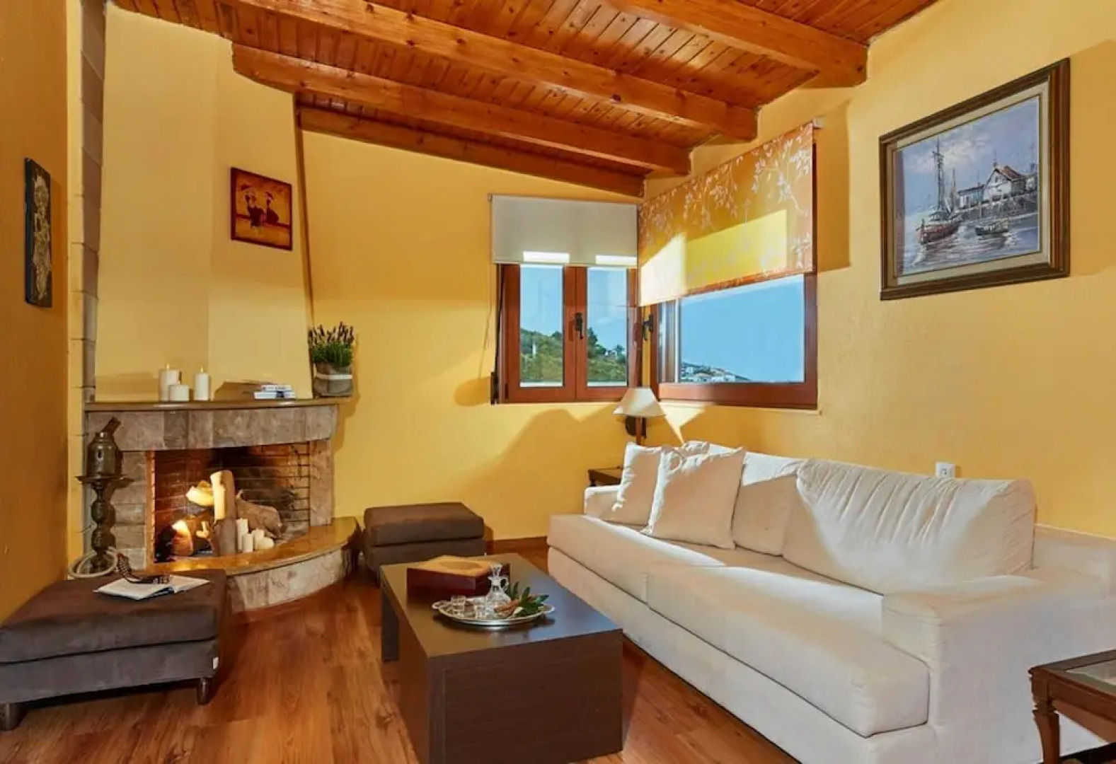 Stylish Pool Side Apartment With Stunning sea View