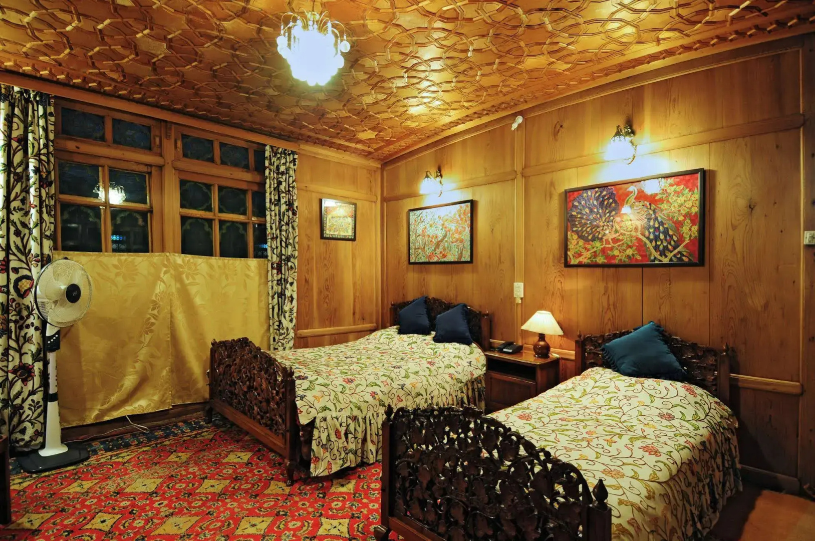 Wangnoo Houseboats