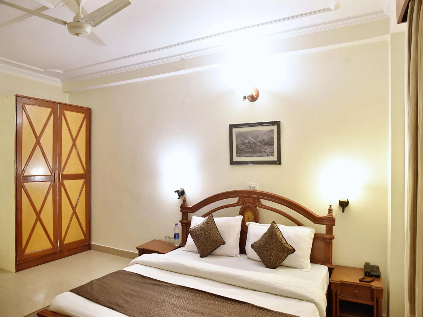 OYO 10432 Hotel Swaran Palace