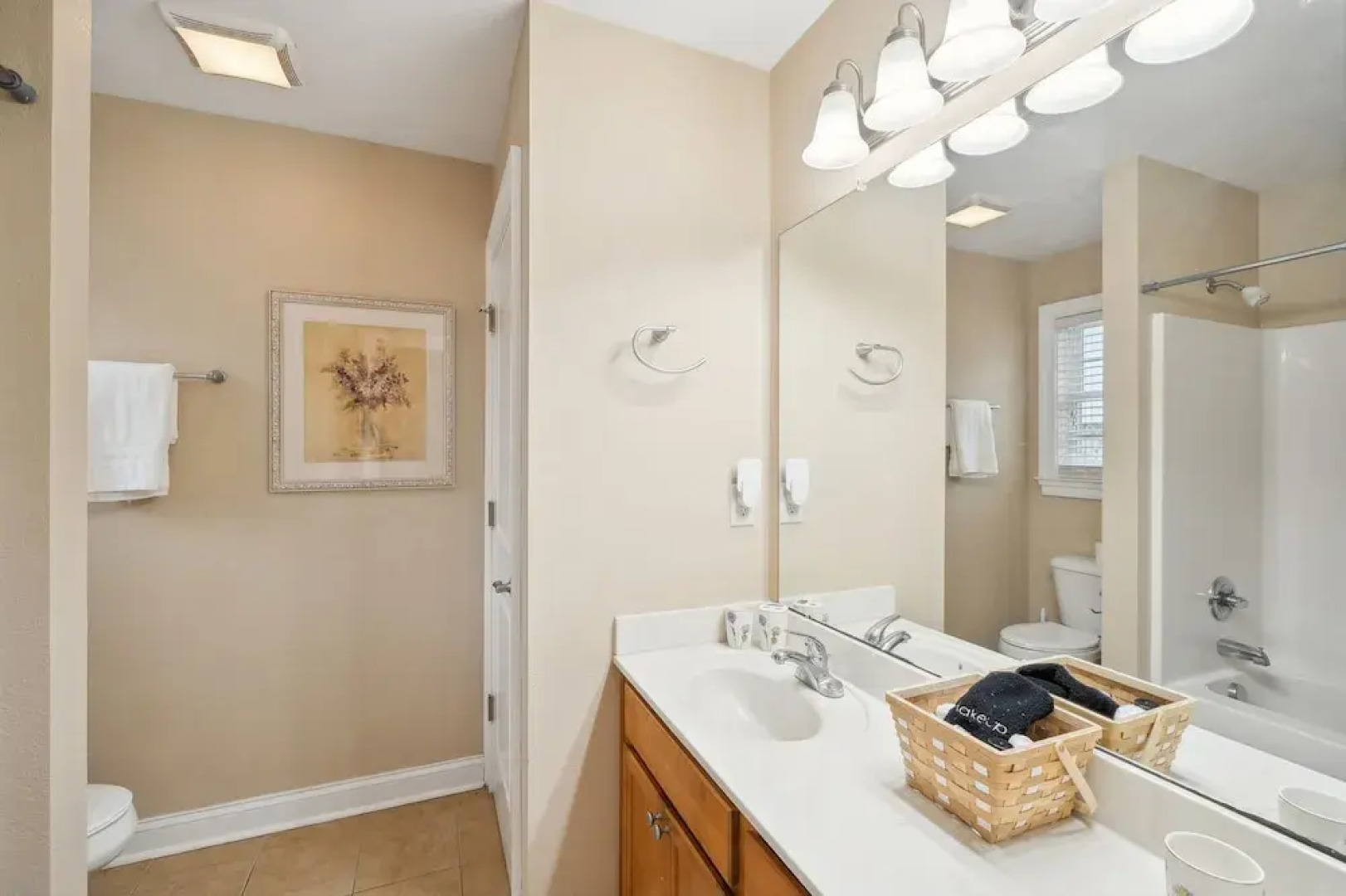 Charming Family Retreat With Spacious Yard 3 Bedroom Home