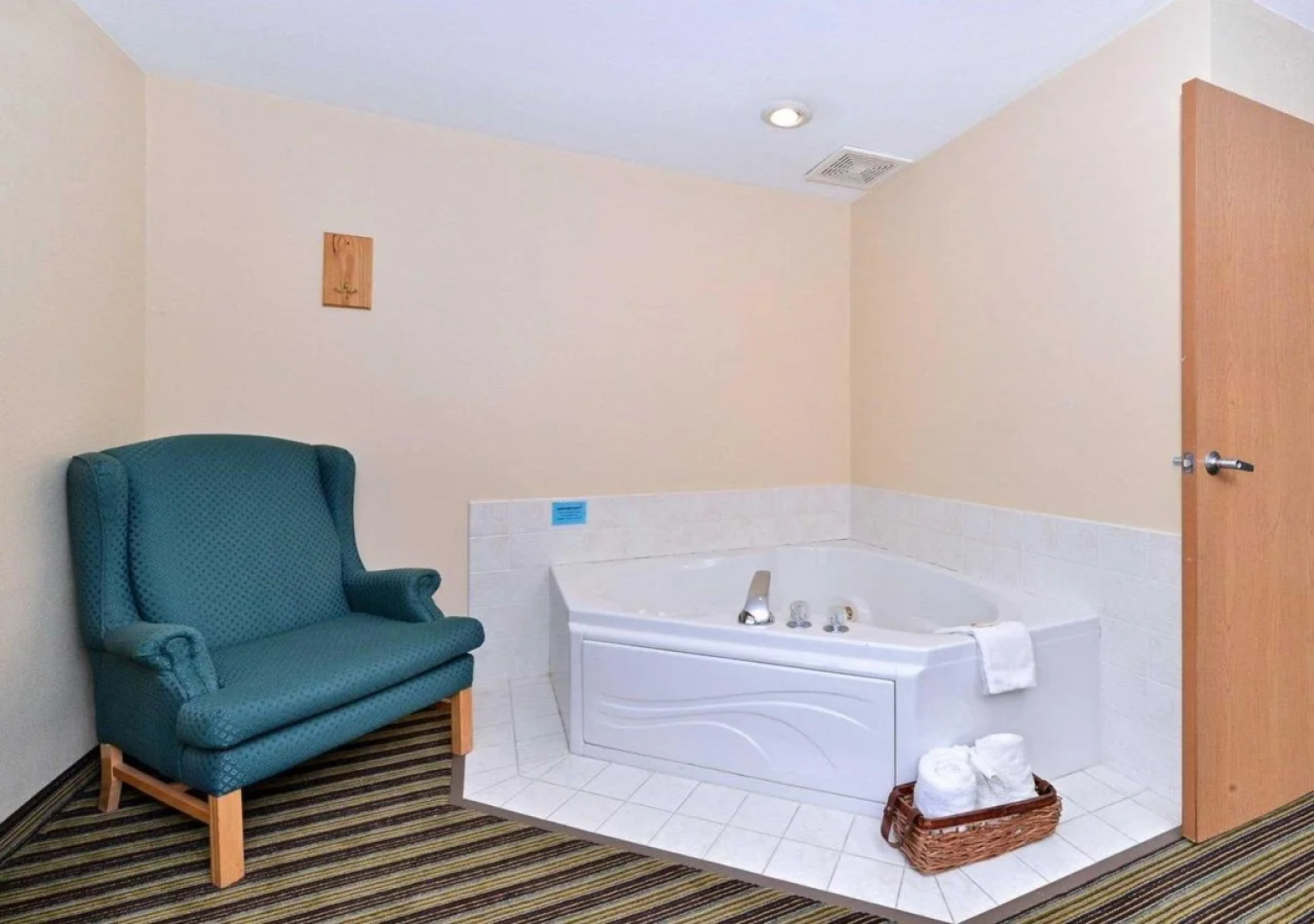 American Inn and Suites