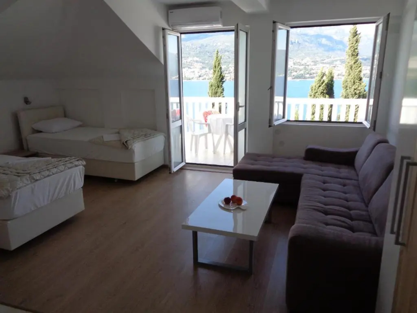 Larissa Sunrise Apartment