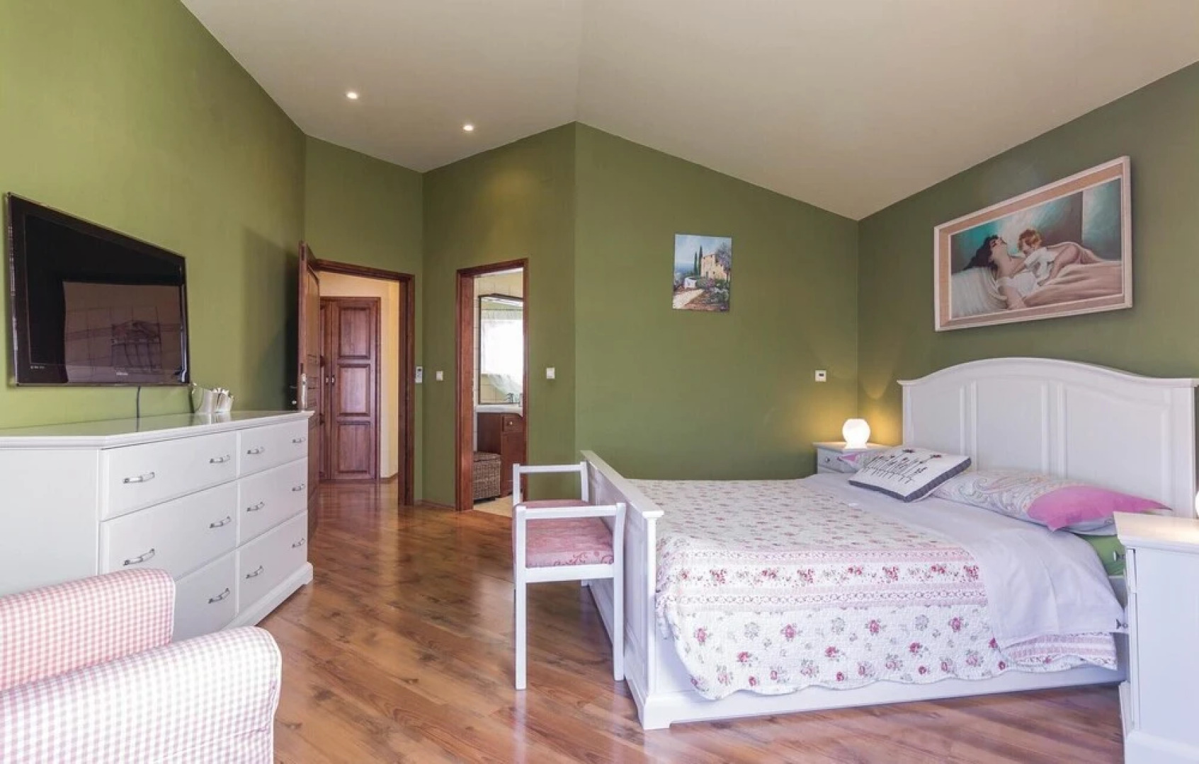 Amazing Home in Nova Vas with Hot Tub, WiFi & 4 Bedrooms