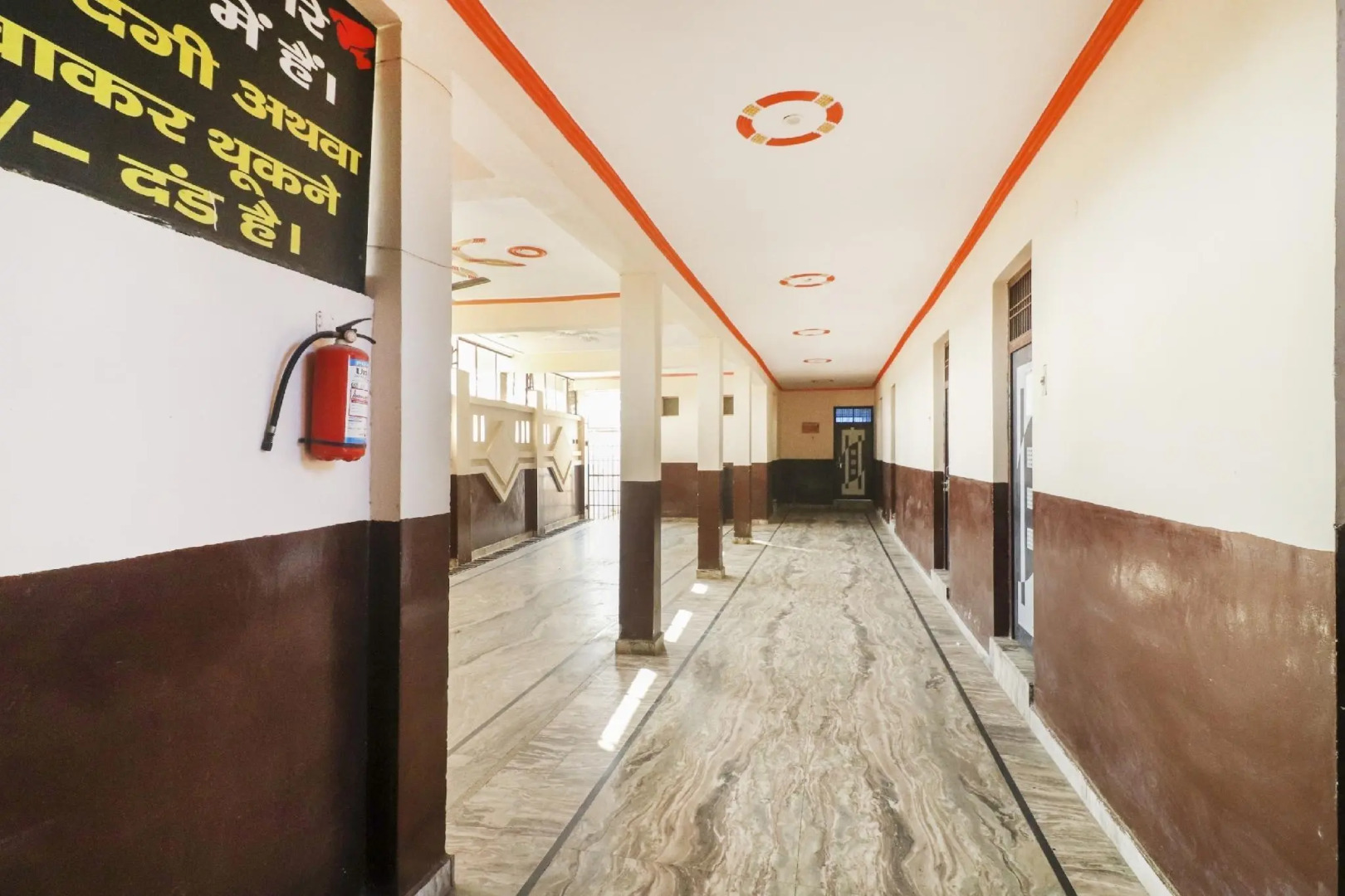 OYO 72863 New Satkar Hotel
