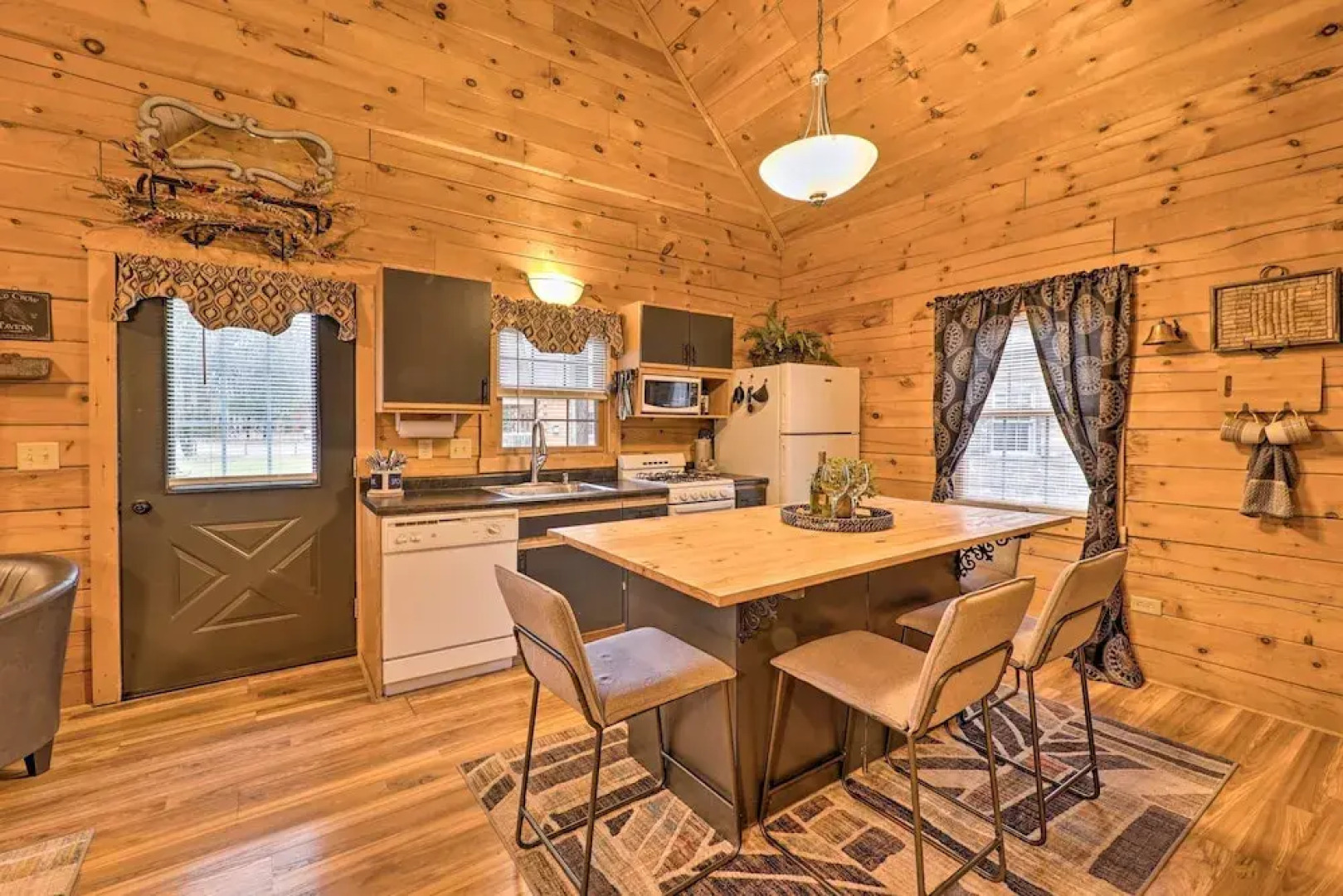 Charming Log Cabin at Double JJ Ranch Resort!