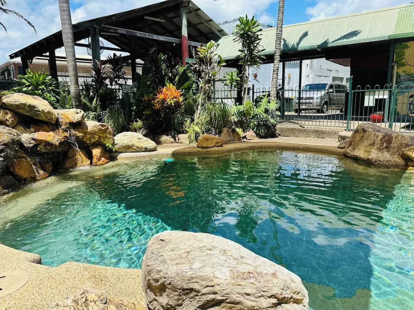 Mossman Exchange & Backpacker Resort