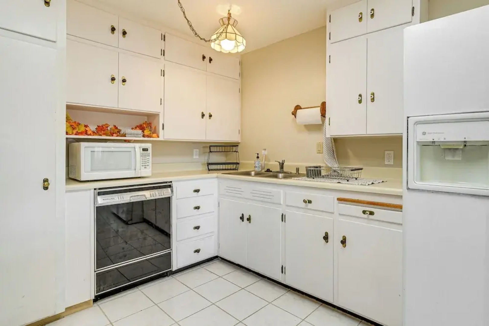 8 Mi to State Farm Stadium: Home in Youngtown