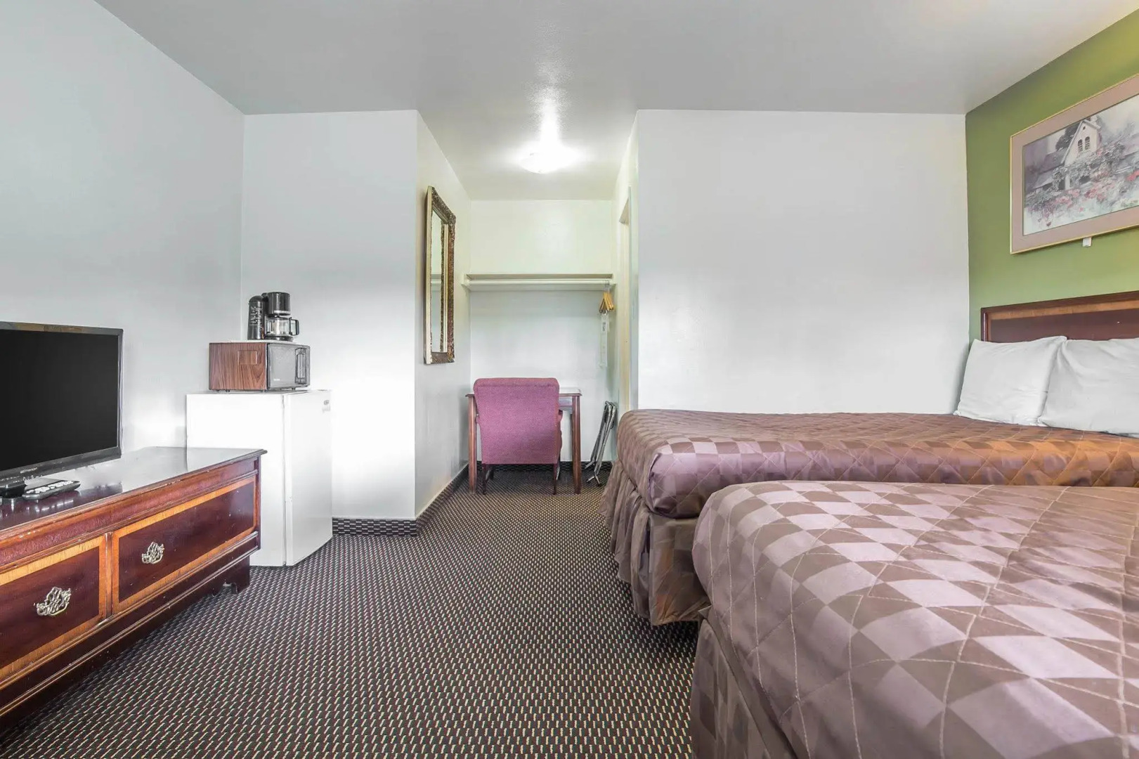 Rodeway Inn & Suites
