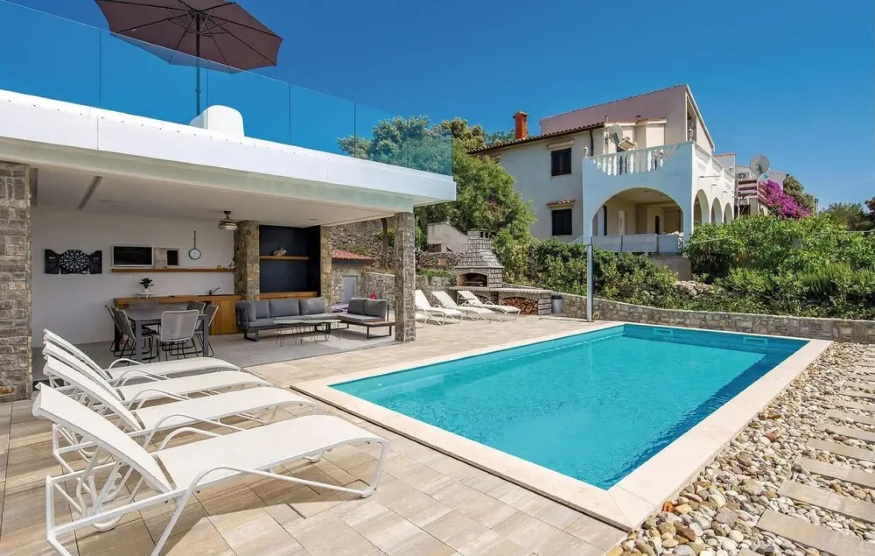 Stunning Home in Lun With 4 Bedrooms, Wifi and Outdoor Swimming Pool