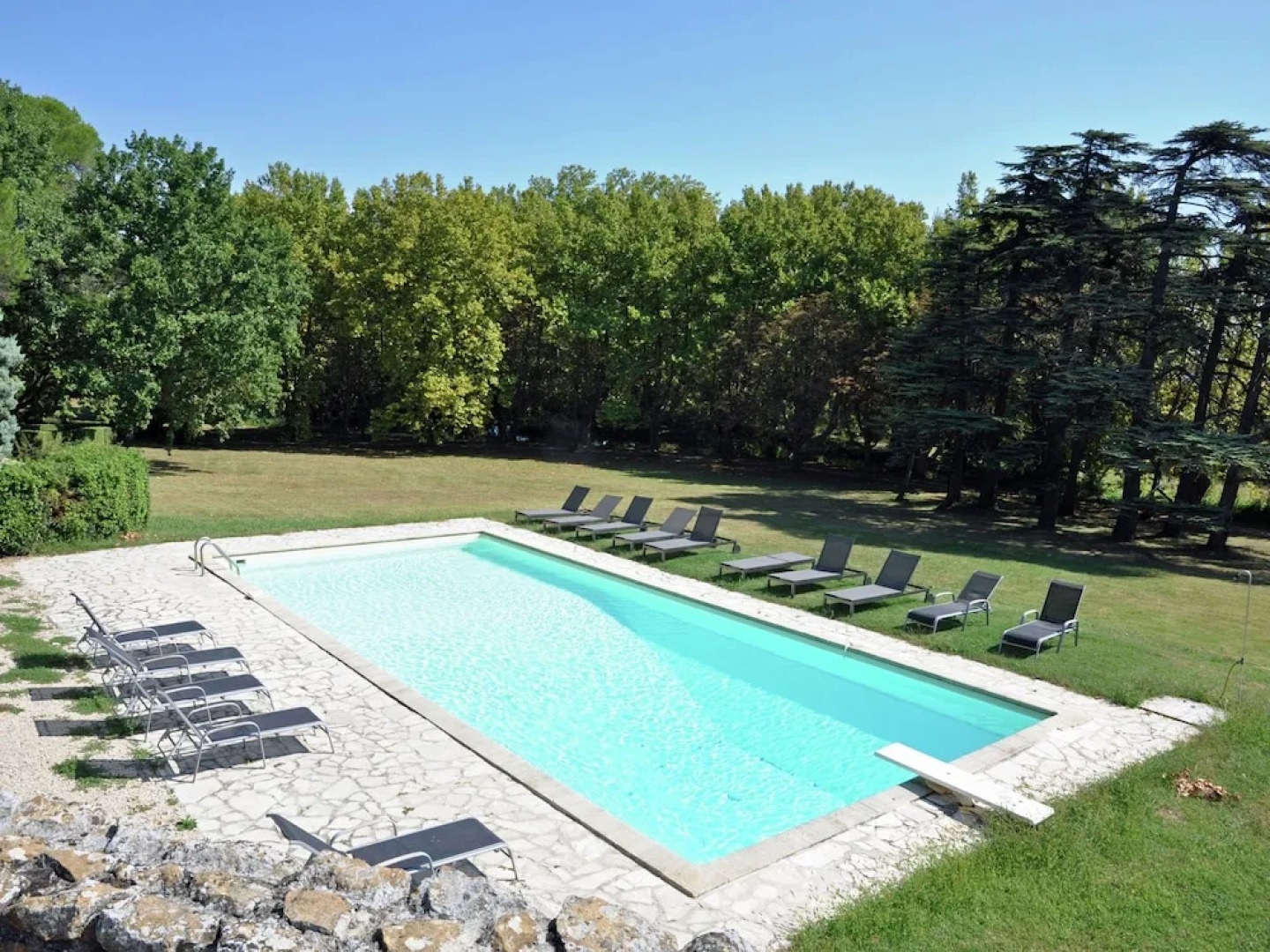 Apartment in an Original Castle With Garden in Jonquières