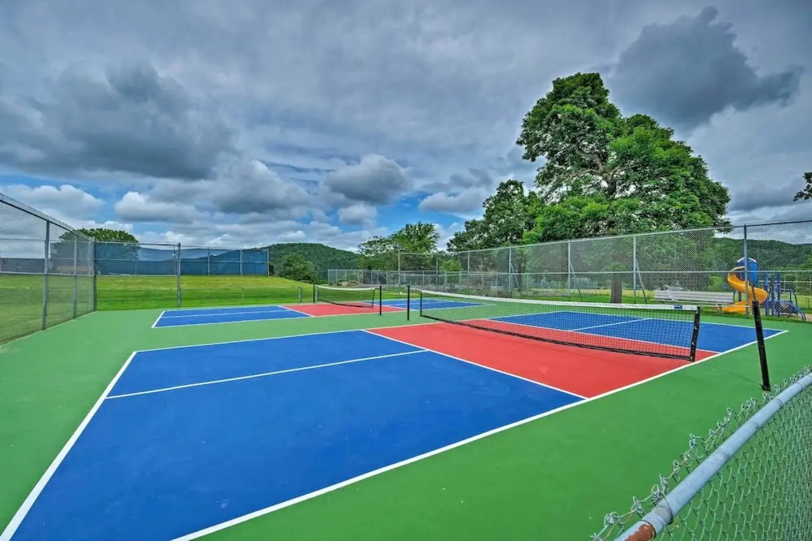 Eureka Springs Family Home - 1/2 Mi to Marina!