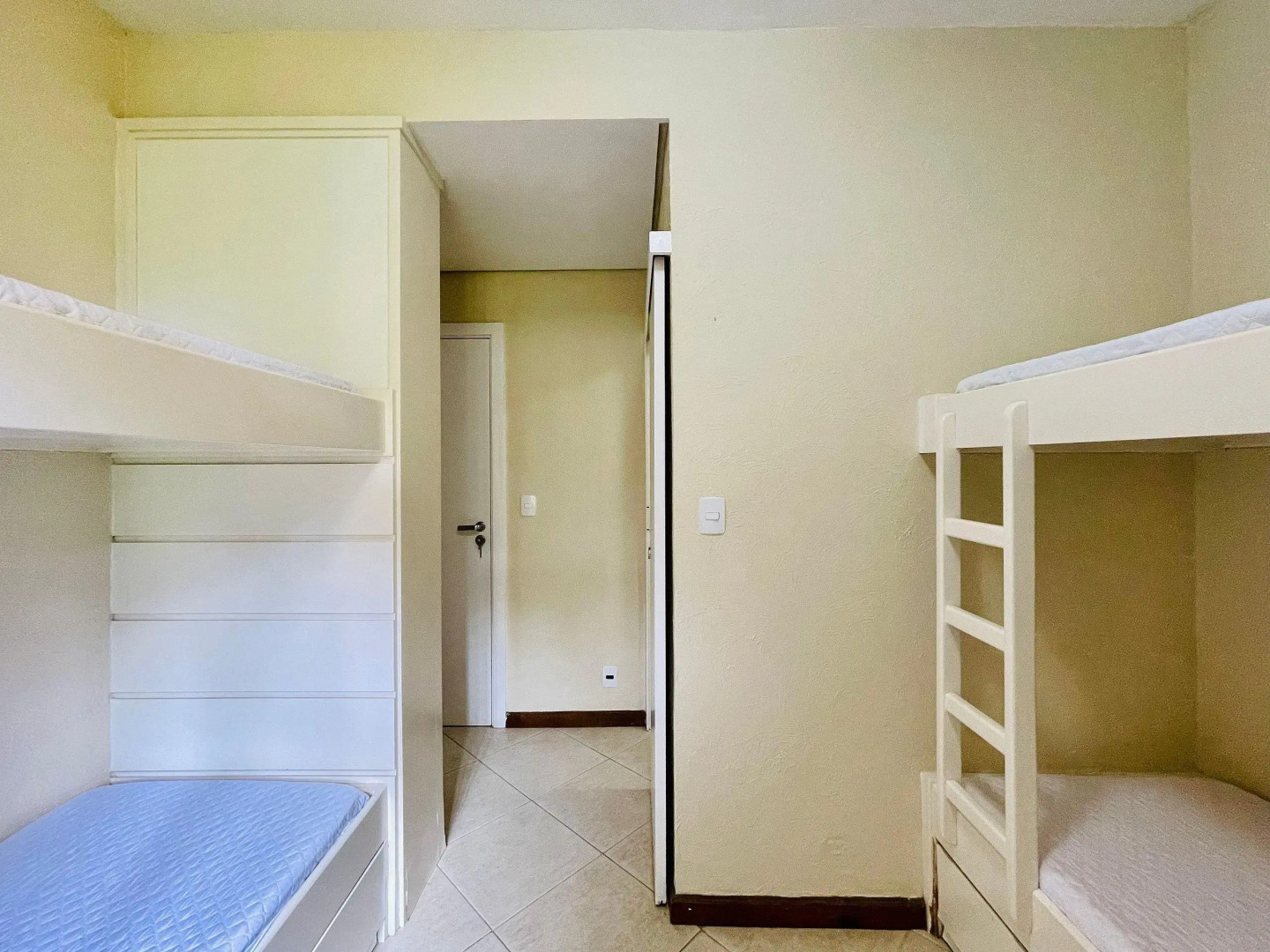 Apto c/ piscina e vista para o mar - Caraguatatuba