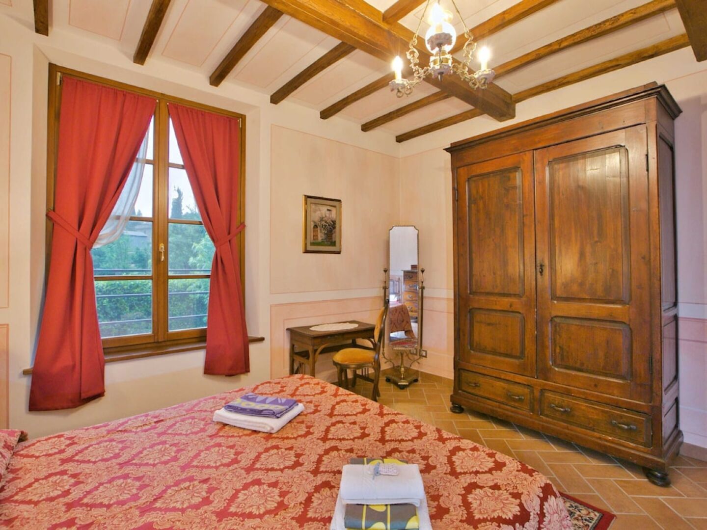 Rustic Retreat With Pool