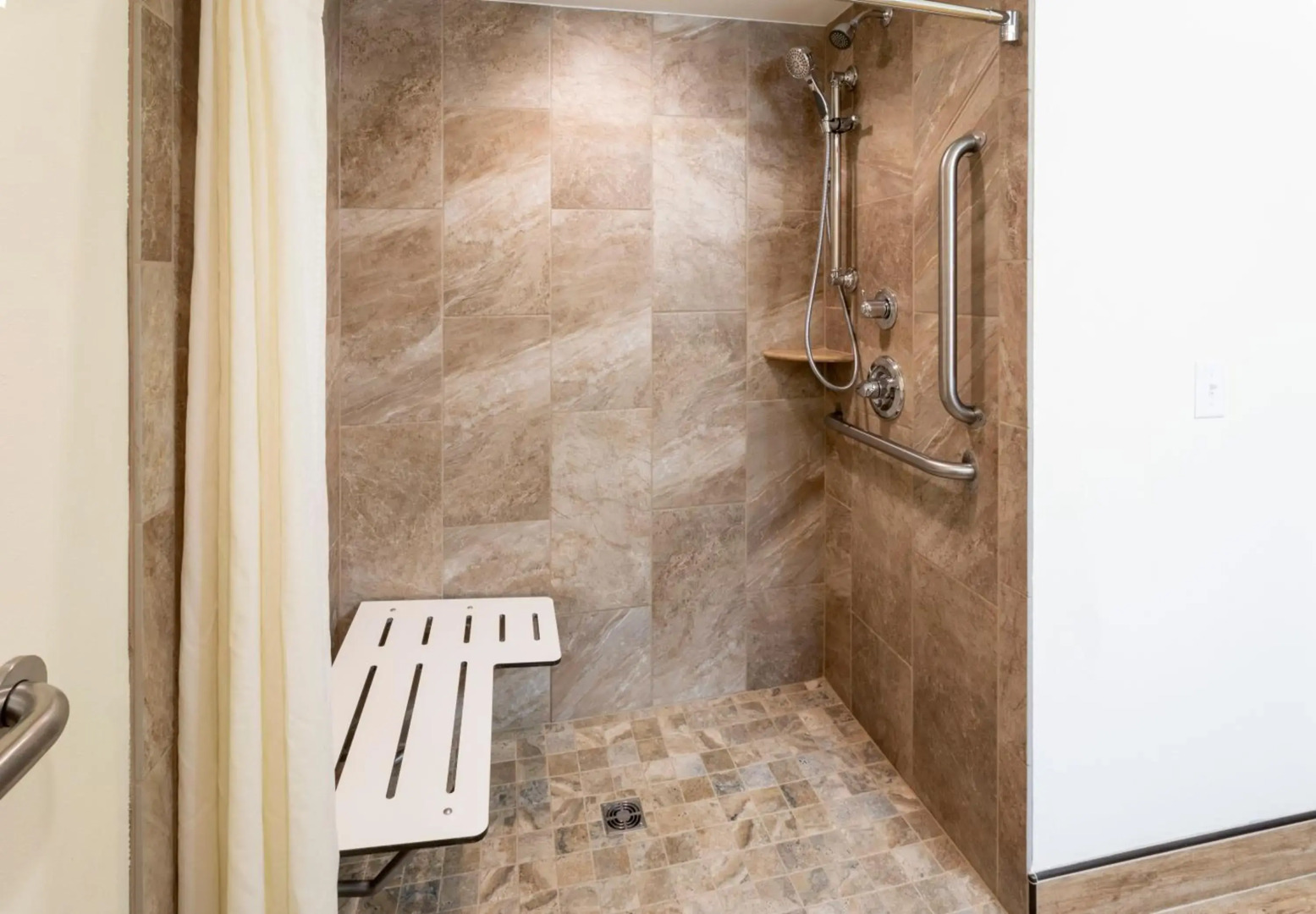 Paynesville Inn And Suites