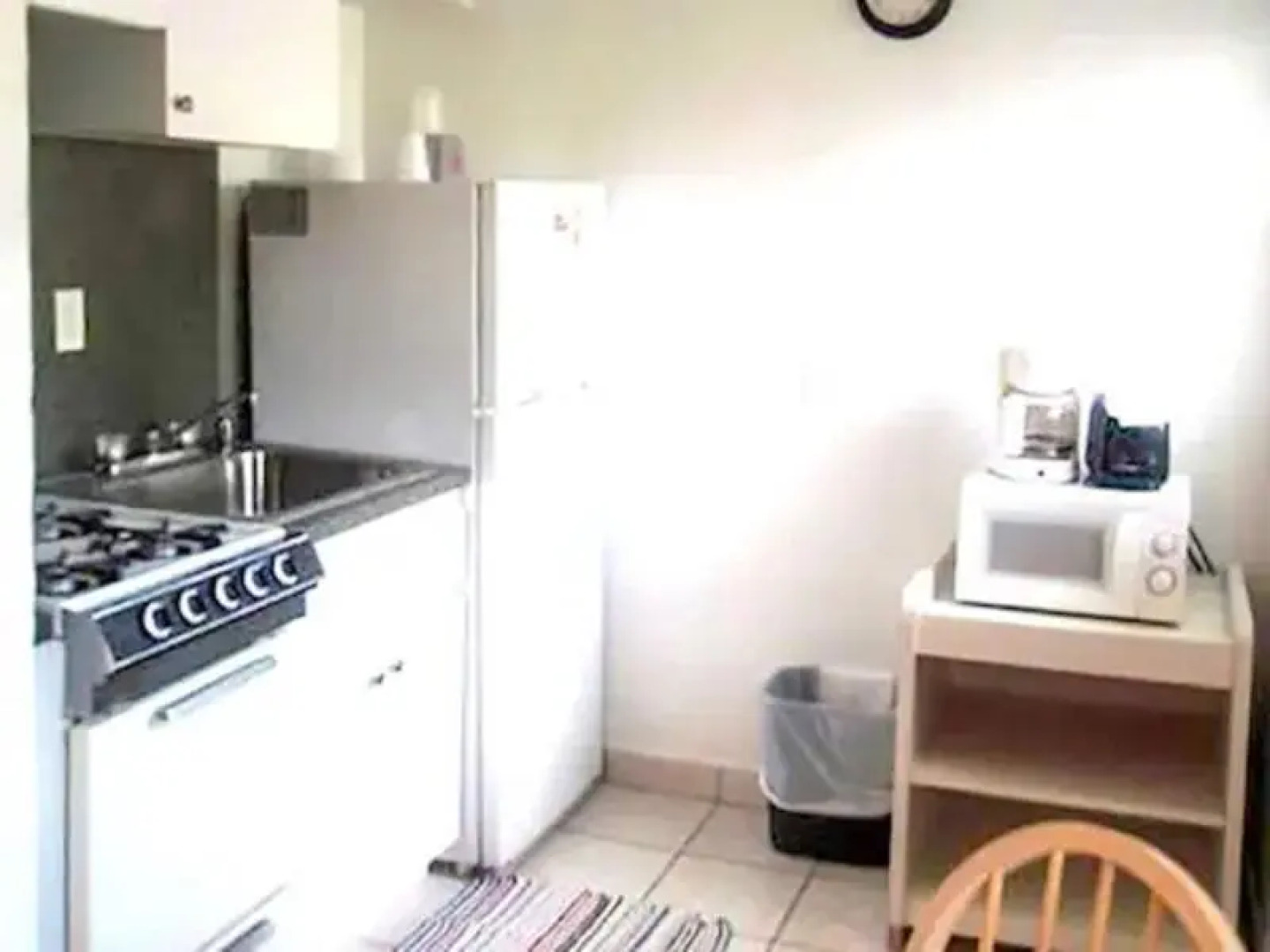 Richards Motel Courtyard